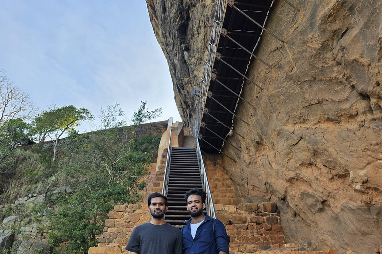 From Colombo: Sigiriya Rock and Dambulla Day Trip and Safari