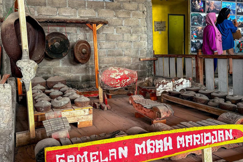 Sultan Palace, Water Castle & Merapi Volcano 4WD Jeep Tour Sultan Palace, Water Castle & Merapi 4WD Jeep Day Tour