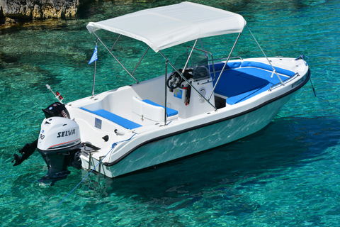 Tsilivi: Hele dag bootverhuur naar scheepswrak &amp; blauwe grotten