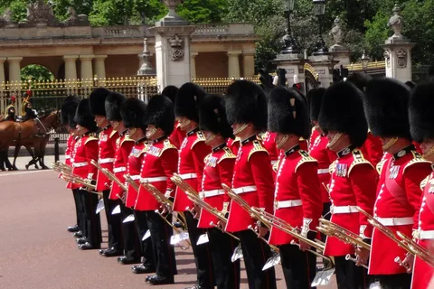 ロンドンの衛兵交代式体験