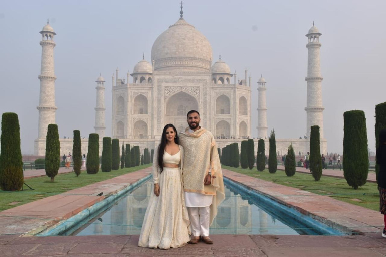 desde Agra: visita sin colas al Taj Mahal y al fuerte de AgraDesde Agra: Excursión con Coche AC, Conductor, Guía y Entradas