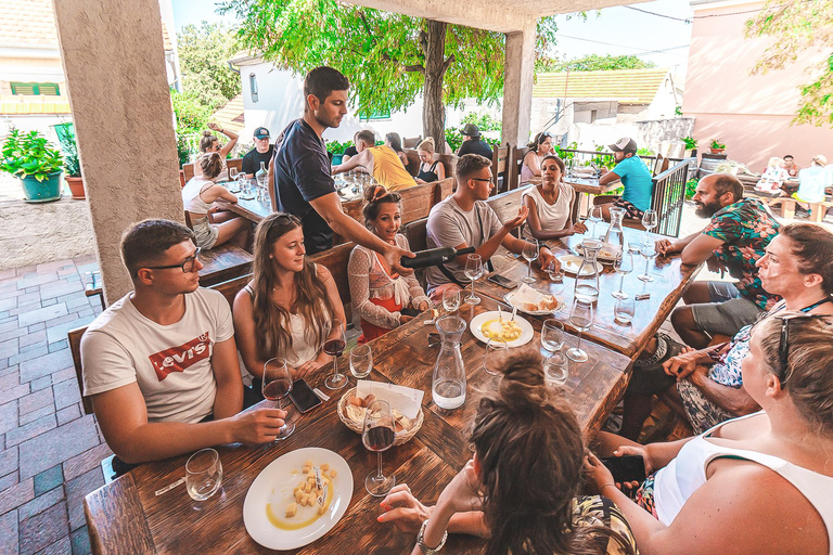 Dagtocht vanuit Split: Krka-watervallen & wijnproeverij