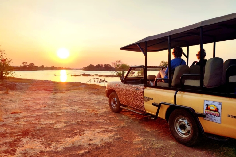 Wodospady Wiktorii: wynajmij prywatne safari Jeep Game Viewer+PrzewodnikWodospady Wiktorii: Safari Jeep Game Viewer do wynajęcia, wraz z przewodnikiem