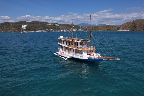 Labuan Bajo: 3-Day Komodo Island Cruise & LandTour, 15 Stops Superior Boat Sharing Room + Overland, Park Fee Excl.
