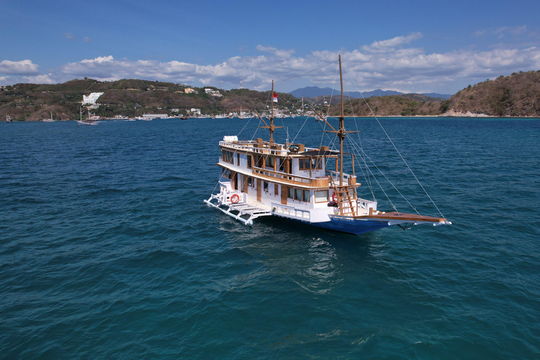 Labuan Bajo: 3-Day Komodo Island Cruise & LandTour, 15 Stops Superior Boat Sharing Room + Overland, Park Fee Excl.