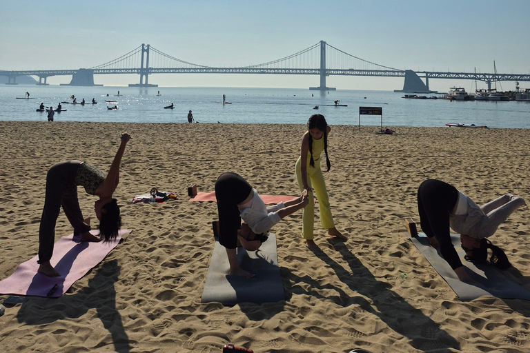 Busan: Gwangalli Beach Morning Wellness Yoga Experience
