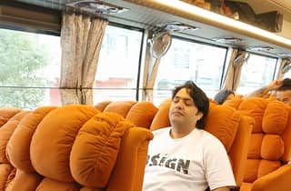 Pokhara: Busticket nach Kathmandu mit VIP-Luxus-Sofasitzen