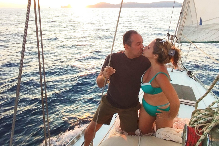 Palma: Private Half-Day Sailing Trip with Tapas & Drinks Shared sailing boat Tour - Snacks and soft drinks included