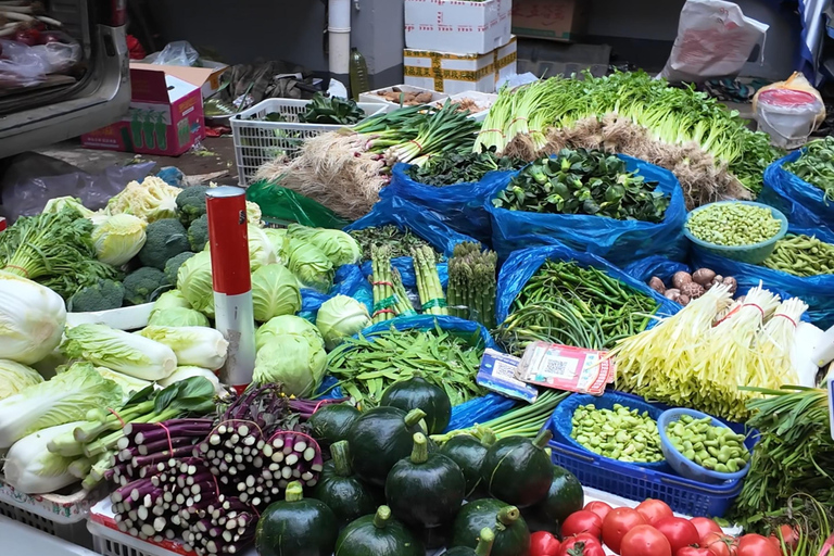 Hangzhou: Wet Market Foodie Walk & Traditional Crafting