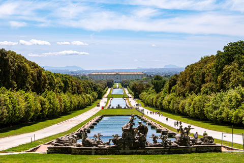 Geführte Tour durch den Königspalast von Caserta: Entdecke den Königspalast und die GärtenEnglischsprachige Tour mit Zug ab Neapel inklusive