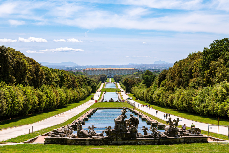 Geführte Tour durch den Königspalast von Caserta: Entdecke den Königspalast und die GärtenEnglischsprachige Tour mit Zug ab Neapel inklusive