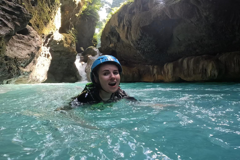 Cebu: wyspa Pescador, bieg z sardynkami i kanion KawasanCebu: Moalboal Island Hopping i Kawasan Canyoneering