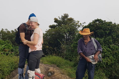 纳克尔斯峰探险和希洛亚村露营 2 日游