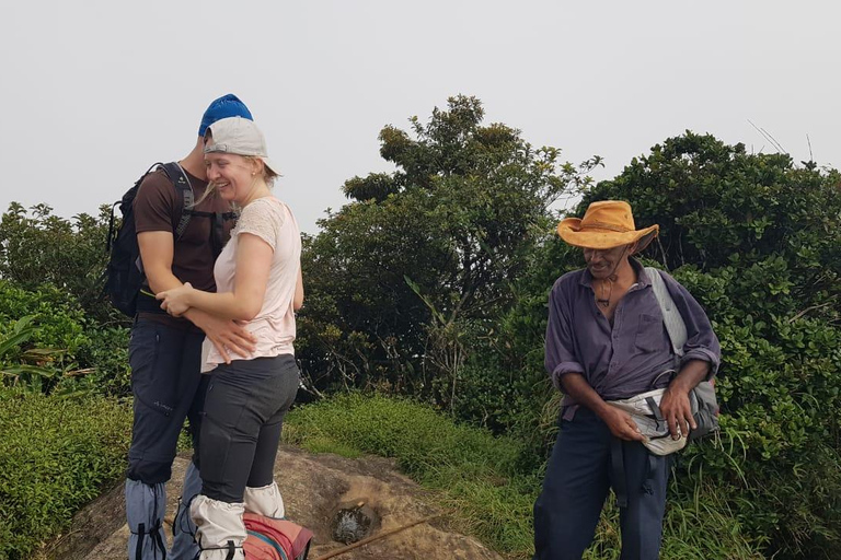 纳克尔斯峰探险和希洛亚村露营 2 日游