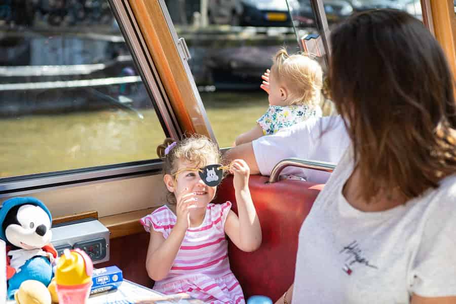 Amsterdam: 75-minütige klassische Grachtenfahrt mit Snackoption. Foto: GetYourGuide