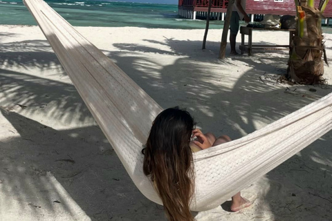 Panama City: San Blas Tropical Adventure – 3 Islands with Lunch at a Local Restaurant Tropical Adventure in Guna Yala: 3 Islands with Lunch at a Local Restaurant