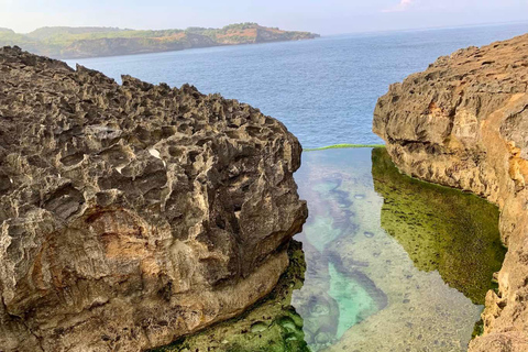 Nusa Penida: Alquiler de coches privados con conductor experimentadoRecogida en los hoteles de Nusa Penida