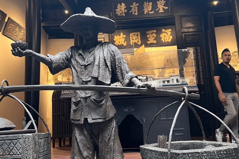 Tour noturno de assinatura: Passeio pela Marina com provas de comidaJunta-te ao grupo