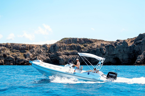 Experience the best sunset on a boat from Fornells Experience the best sunset by boat from Fornells