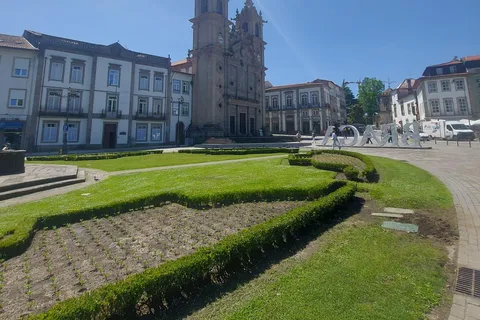 BRAGA E GUIMARÃES c/ Visit to a wine estate and wine tasting