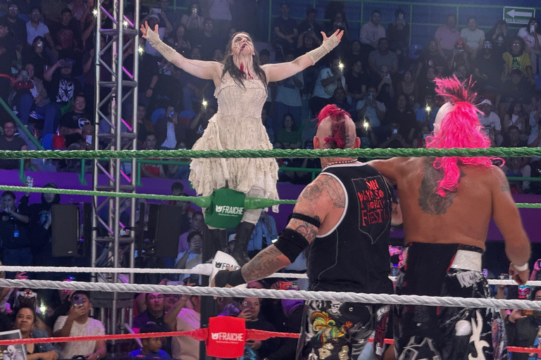 Mexico City:AAA x WWE Lucha Libre Tour with Guide and Ticket Mexico City: Lucha Libre Match with Ice Cream & Guide