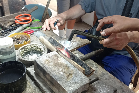 Kotagede: Doświadczenie tworzenia srebra z lokalnym złotnikiem