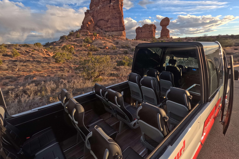 Från Moab: Arches National Park Scenic Tour med korta vandringarSolnedgångstur | Arches nationalpark