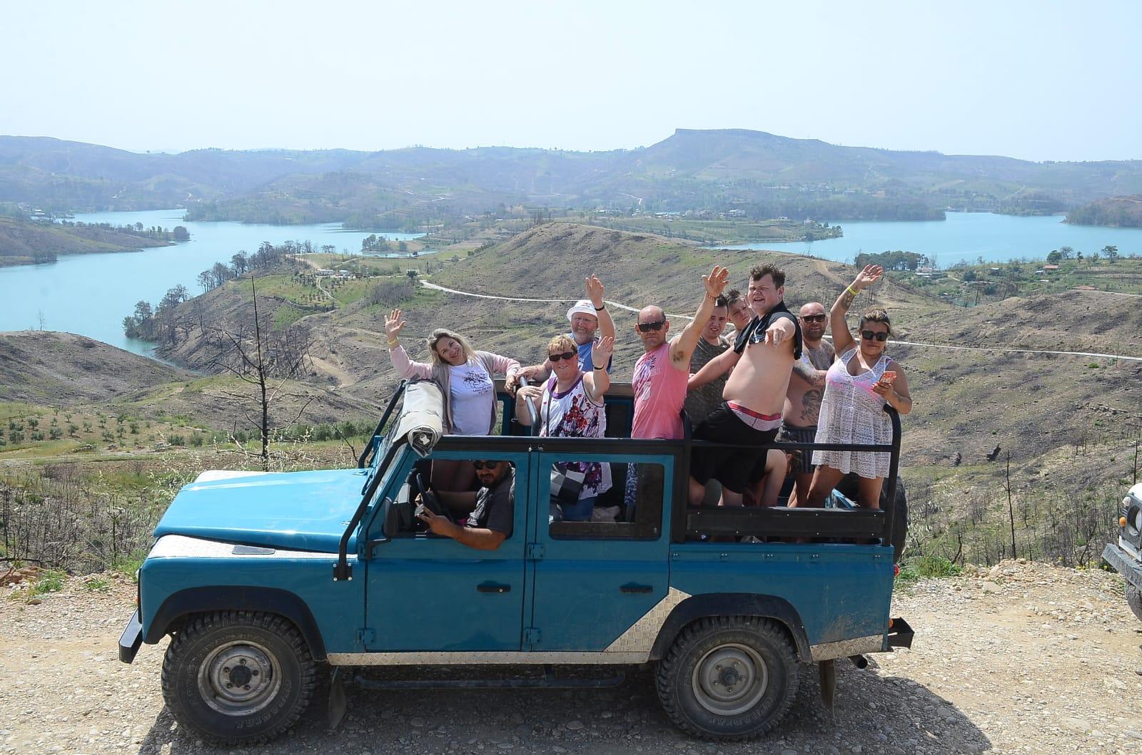 Ab Side: Offroad-Jeep-Safari und Bootstour mit Mittagessen