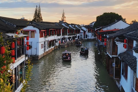 Shanghai: Zhujiajiao Ancient Town private Half-Day Tour