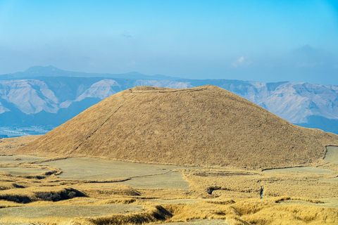 Von Fukuoka aus: Tagestour zur Burg Kumamoto, Mt. Aso &amp; Kurokawa