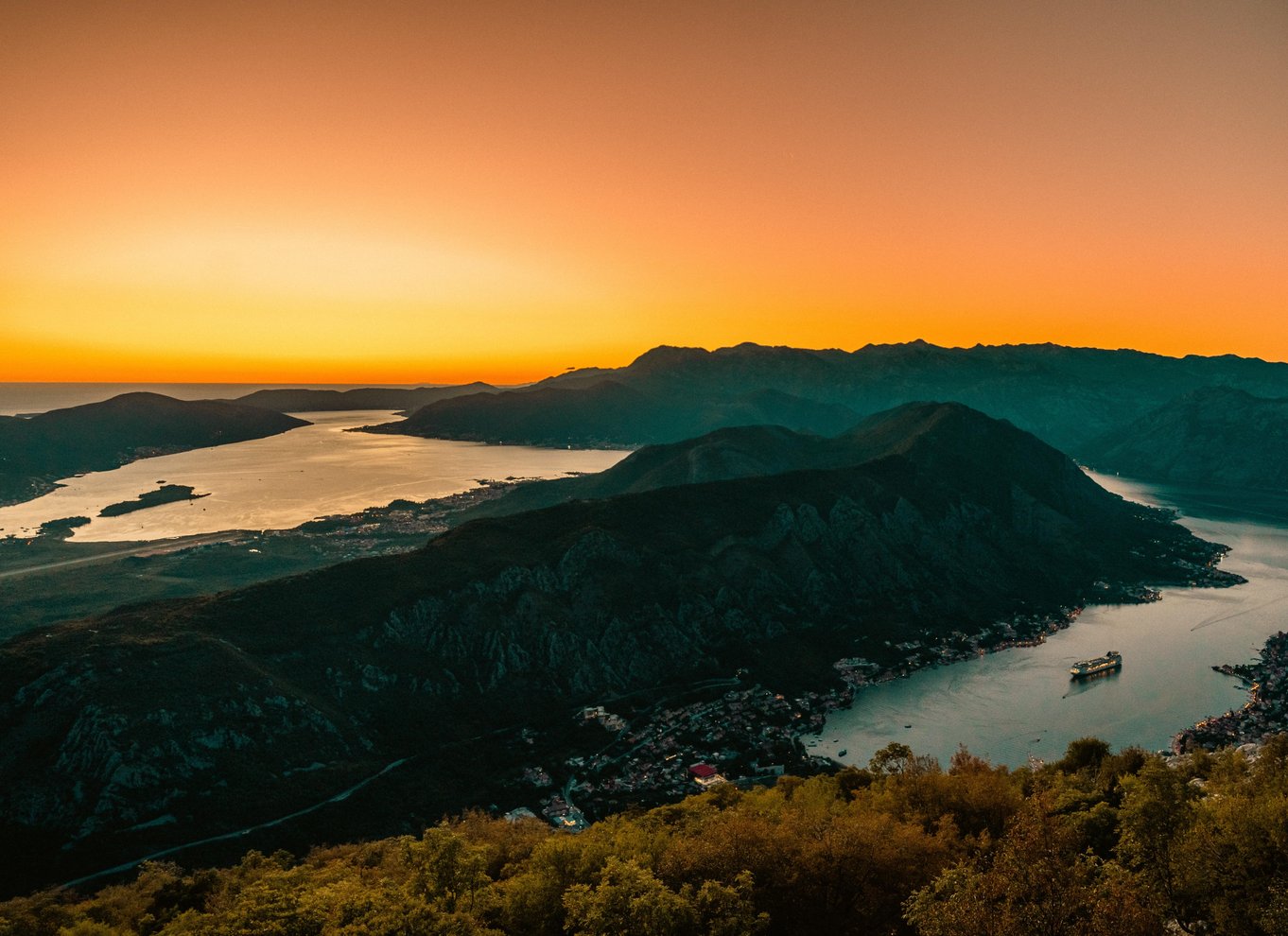 Kotor: Tur til Den Blå Grotte, ubådebasen og Lady of the Rocks