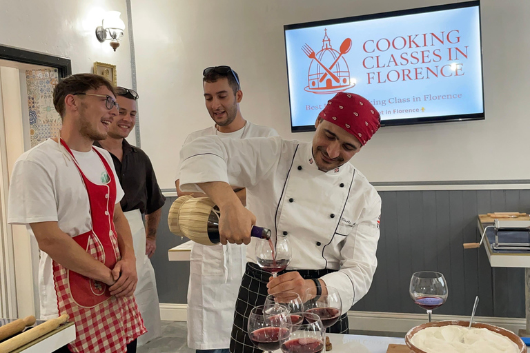 佛罗伦萨：意面制作课程，含晚餐、葡萄酒和... 唱歌！佛罗伦萨：意面制作课程，含晚餐、葡萄酒...还有歌唱！