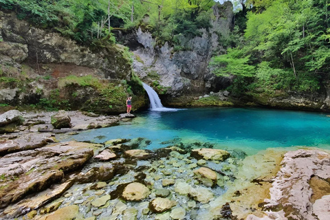 De Tirana: 3 dias de caminhada no lago Koman, Valbona e ThethDe Tirana: excursão de caminhada de 3 dias pelo lago Koman, Valbona e Theth