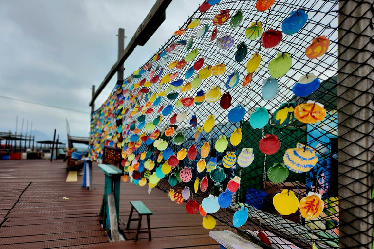 Hong Kong: Sampan Tour, Lamma Island, and Seafood Lunch