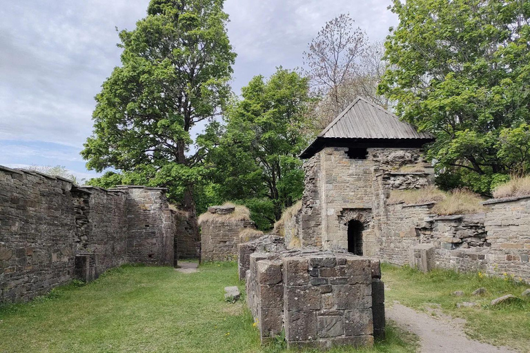 Oslo: Hovedøya Island BBQ & Guided Walk