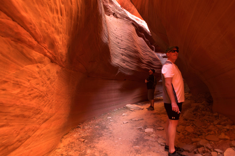 Kanab: Peek-a-Boo Slot Canyon Tour with 4x4 Ride