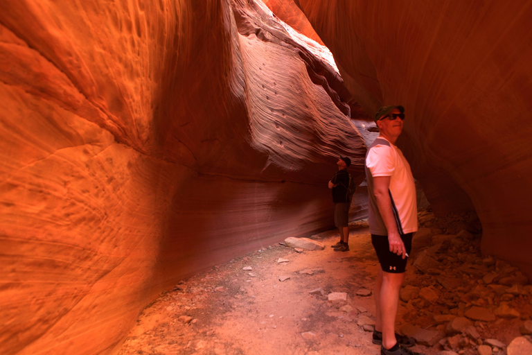 Kanab: Peek-a-Boo Slot Canyon Tour with 4x4 Ride