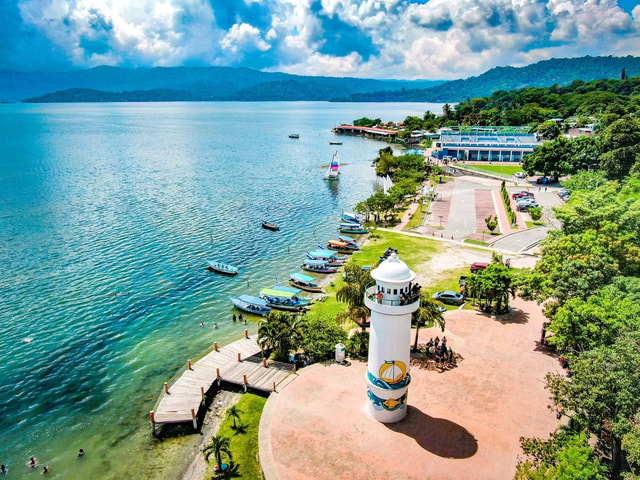 Bootsfahrt auf dem Ilopango-See, Panoramablick und Insel im See