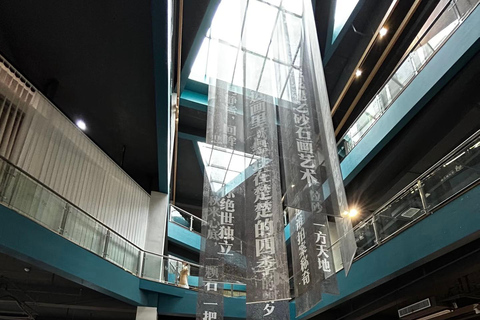 Zhangjiajie: Tujia Village & Sandstone Art Workshop Tour Guide for Chinese or English