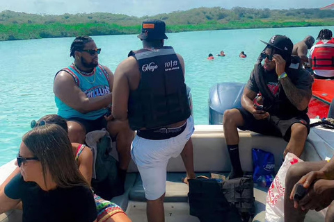 Cartagena: Rosario Islands Party Boat Tour with DJ
