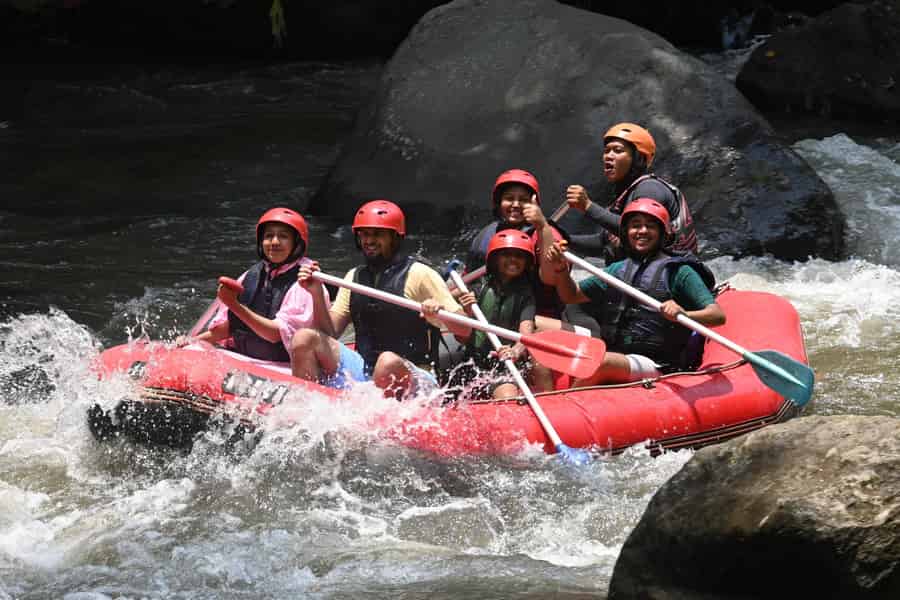 Ubud: Geführtes Rafting-Abenteuer auf dem Ayung River mit Mittagessen. Foto: GetYourGuide Ubud: Geführtes Rafting-Abenteuer auf dem Ayung River mit Mittagessen. Foto: GetYourGuide