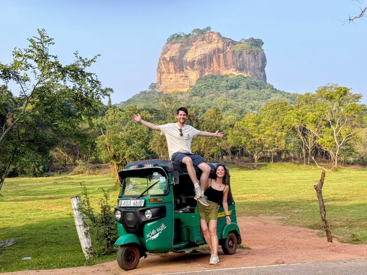 Sigiriya & Dambulla Felswanderung mit Tuk-Tuk-Safari im Dorf