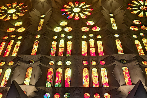 Sagrada Familia & Official Guide Private or Small Group Tour Sagrada Familia Small Groups Tour, Official Guide & Tickets