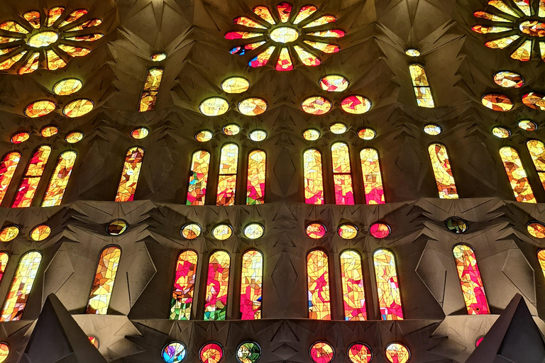 Sagrada Familia & Official Guide Private or Small Group Tour Sagrada Familia Small Groups Tour, Official Guide & Tickets