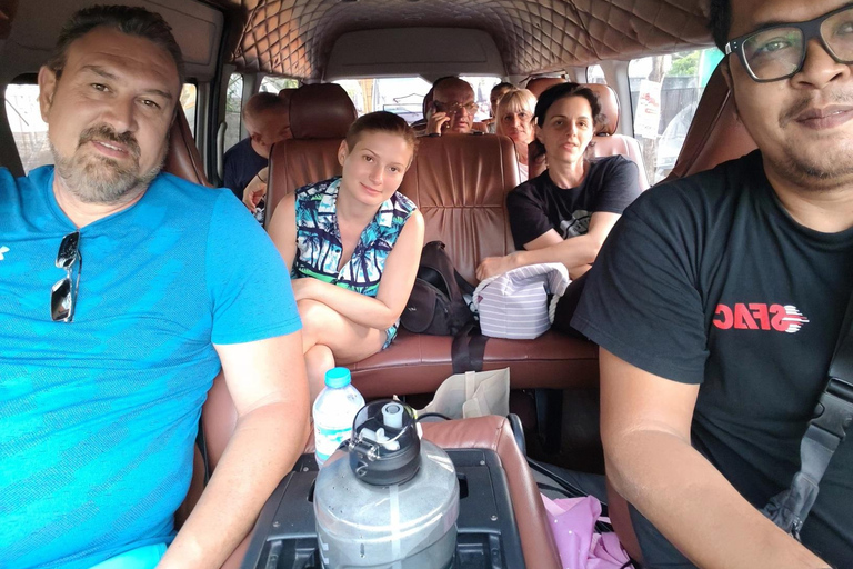 乌布猴林、梯田、秋千、寺庙和瀑布乌布猴林、水稻梯田、秋千、寺庙和瀑布