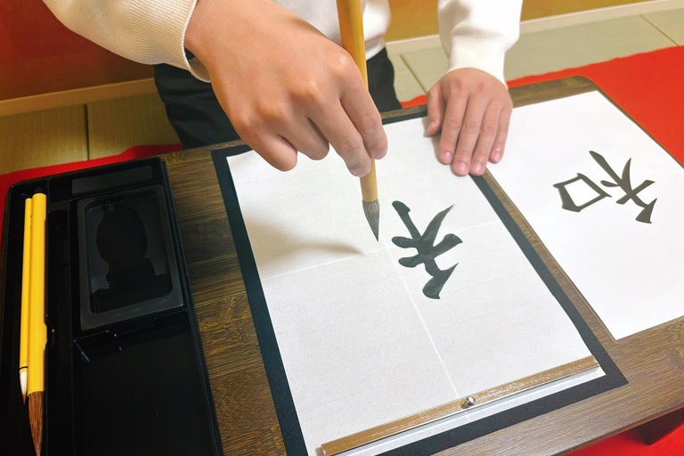 Osaka: Esperienze di cerimonia del tè e calligrafia
