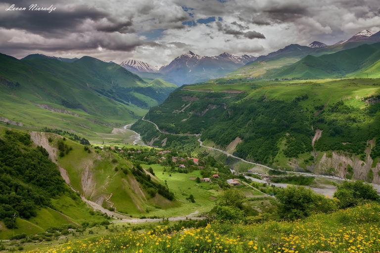 Tbilisi naar Gudauri,Kazbegi,Ananuri GroepsGidsToursTbilisi naar Kazbegi een gidsengroep naar de bergen