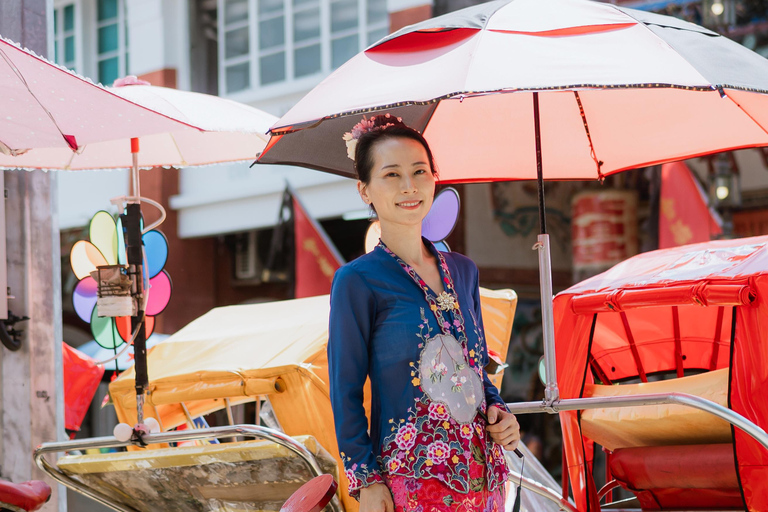 George Town: Baba & Nyonya Costume Rental with Photoshoot