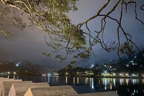 Kandy: City Highlights & Scenic Lake Bike Tour