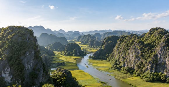 From Hanoi: Hoa Lu, Trang An & Mua Cave Tour with Lunch